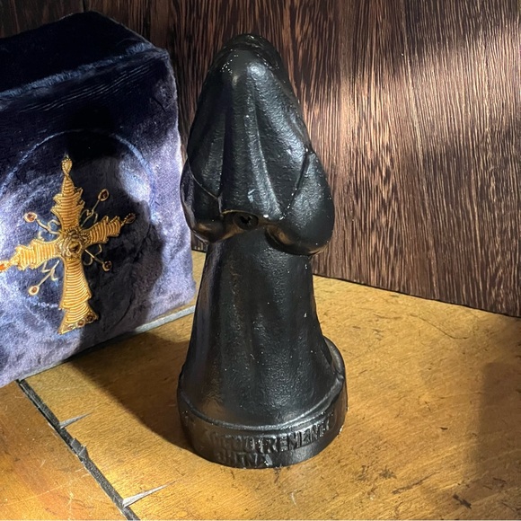 VINTAGE Cast iron Nun bottle opener - Picture 8 of 9